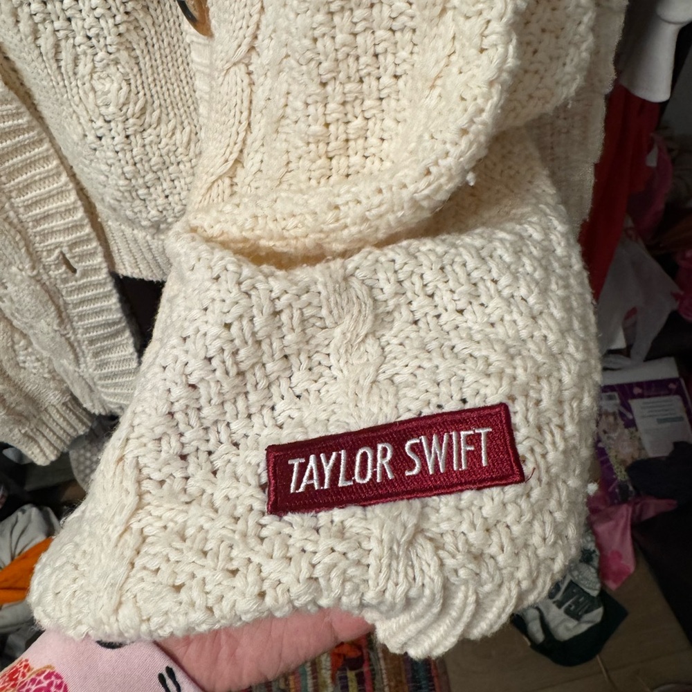 TS Cardigan - Picture 3 of 3